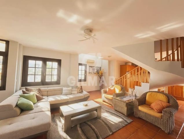 3 soveværelse Semi-Rækkehus til salg i Costa del Silencio, Arona med swimmingpool - € 425.000 (Ref: 10169004)