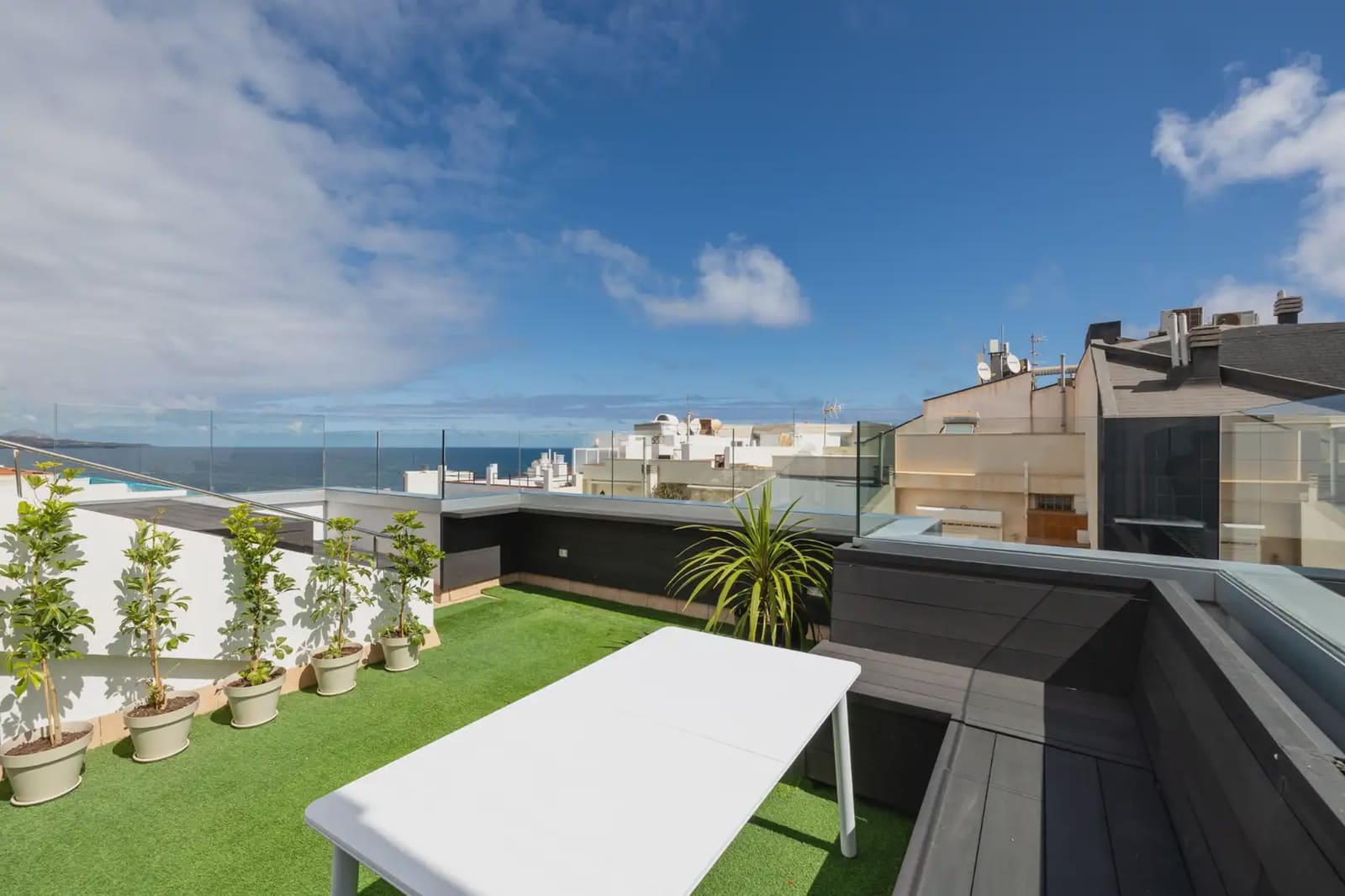 2 bedroom Penthouse for sale in Las Palmas de Gran Canaria - € 887,000 (Ref: 10169009)