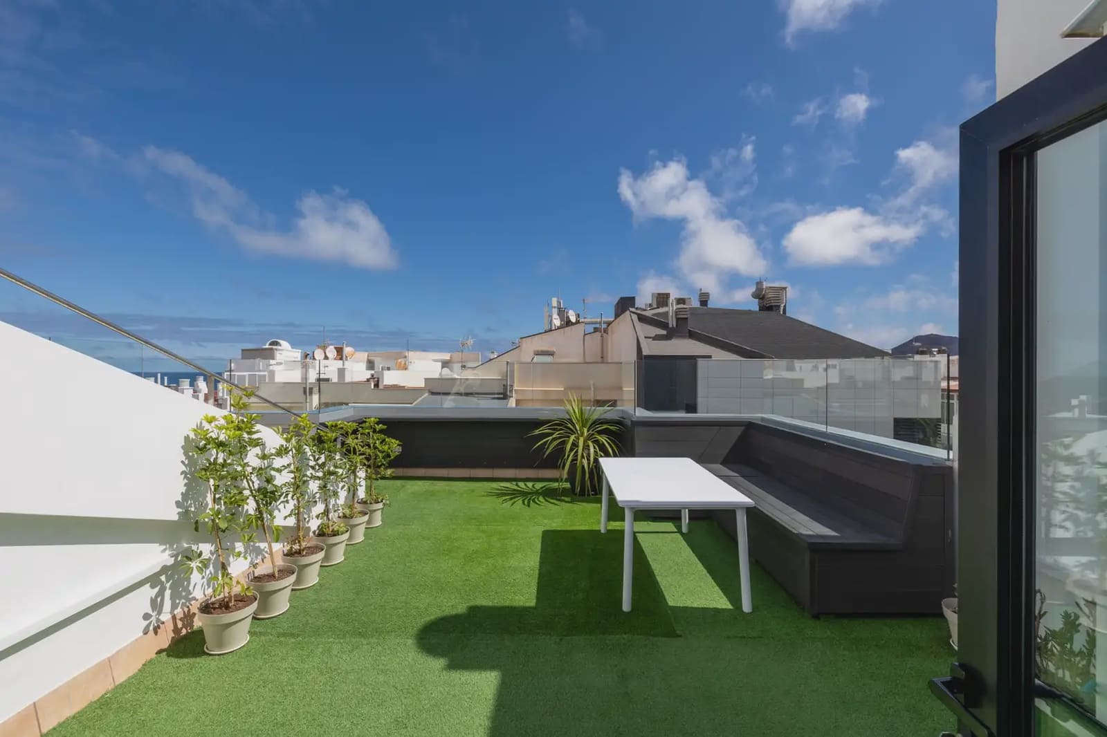 2 bedroom Penthouse for sale in Las Palmas de Gran Canaria - € 887,000 (Ref: 10169009)