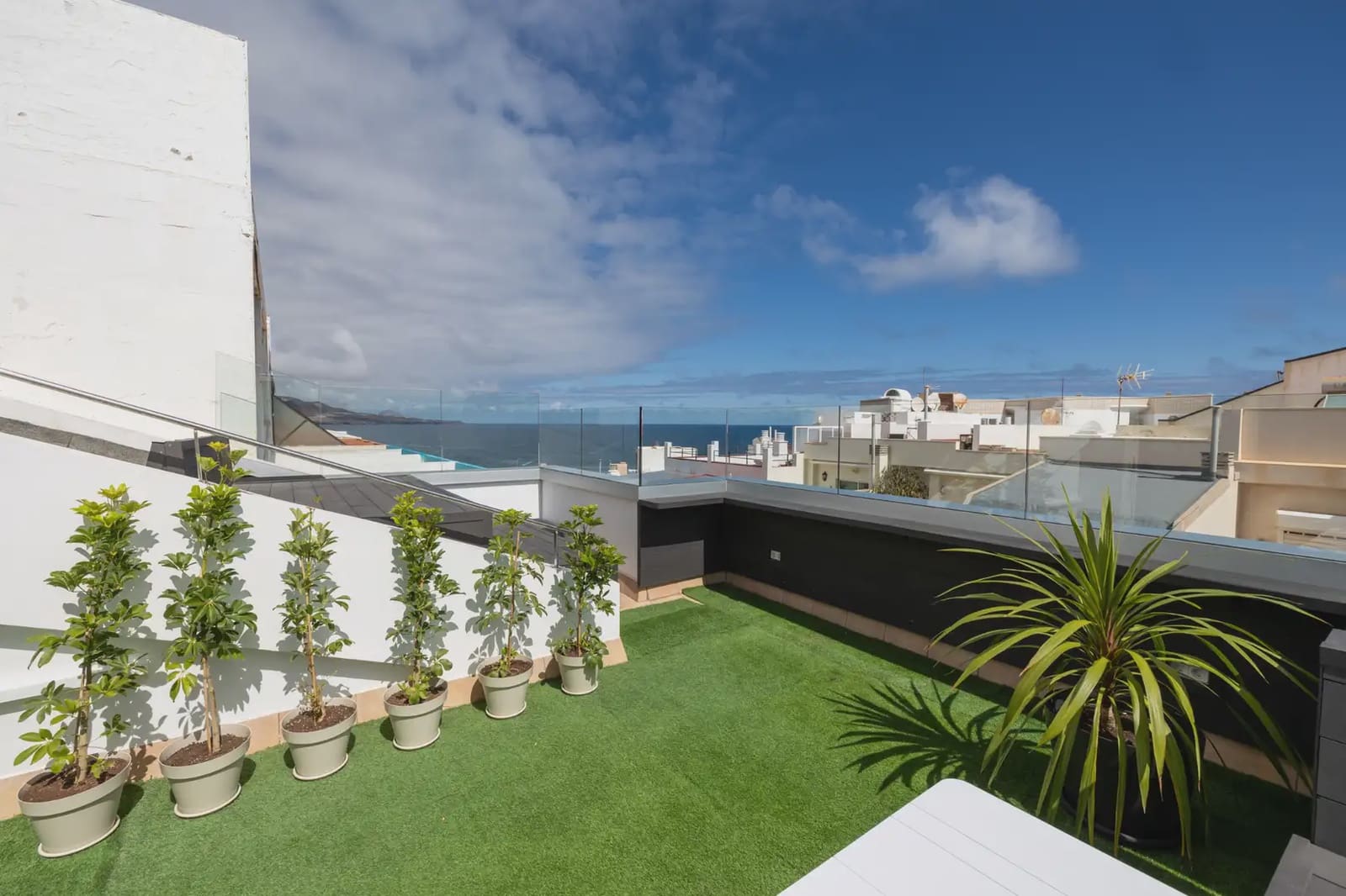 2 bedroom Penthouse for sale in Las Palmas de Gran Canaria - € 887,000 (Ref: 10169009)