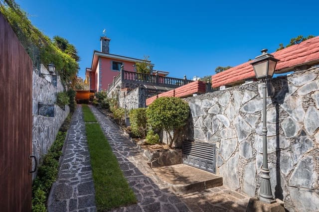 4 soveværelse Villa til salg i Santa Brígida med swimmingpool garage - € 850.000 (Ref: 7797785)