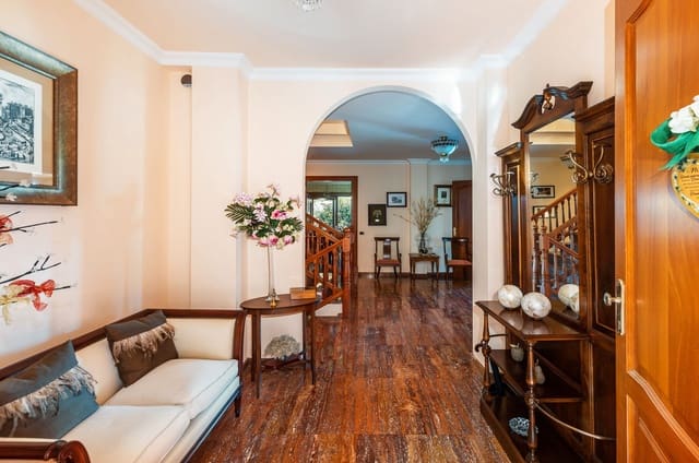 4 soveværelse Villa til salg i Santa Brígida med swimmingpool garage - € 850.000 (Ref: 7797785)