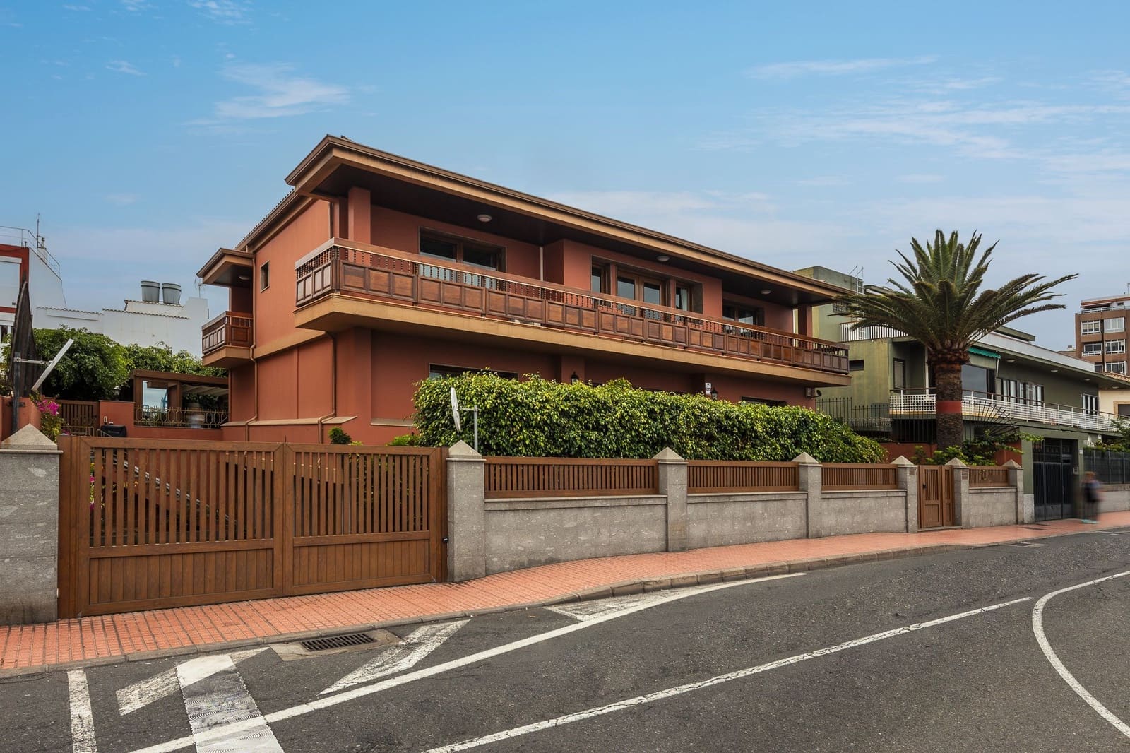 5 sypialnia Willa na sprzedaż w Las Palmas de Gran Canaria z basenem garażem - 1 800 000 € (Ref: 7797790)