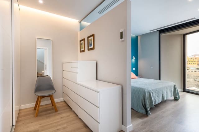 4 makuuhuone Rivitalo myytävänä paikassa Ciudad Jardín, Las Palmas de Gran Canaria mukana 
autotalli - 680 000 € (Ref: 8338560)