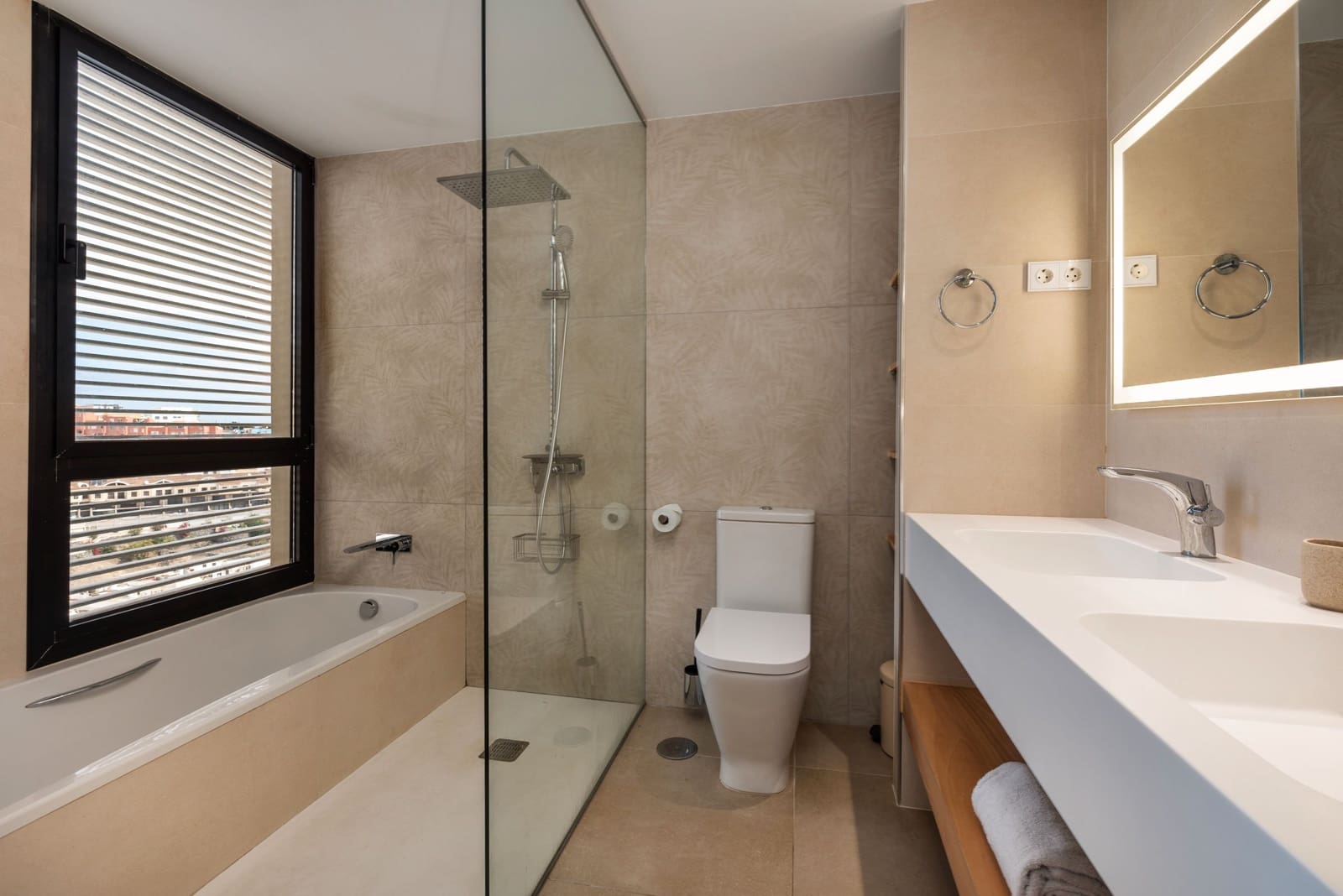 4 soveværelse Rækkehus til salg i Las Palmas de Gran Canaria med garage - € 680.000 (Ref: 8338560)