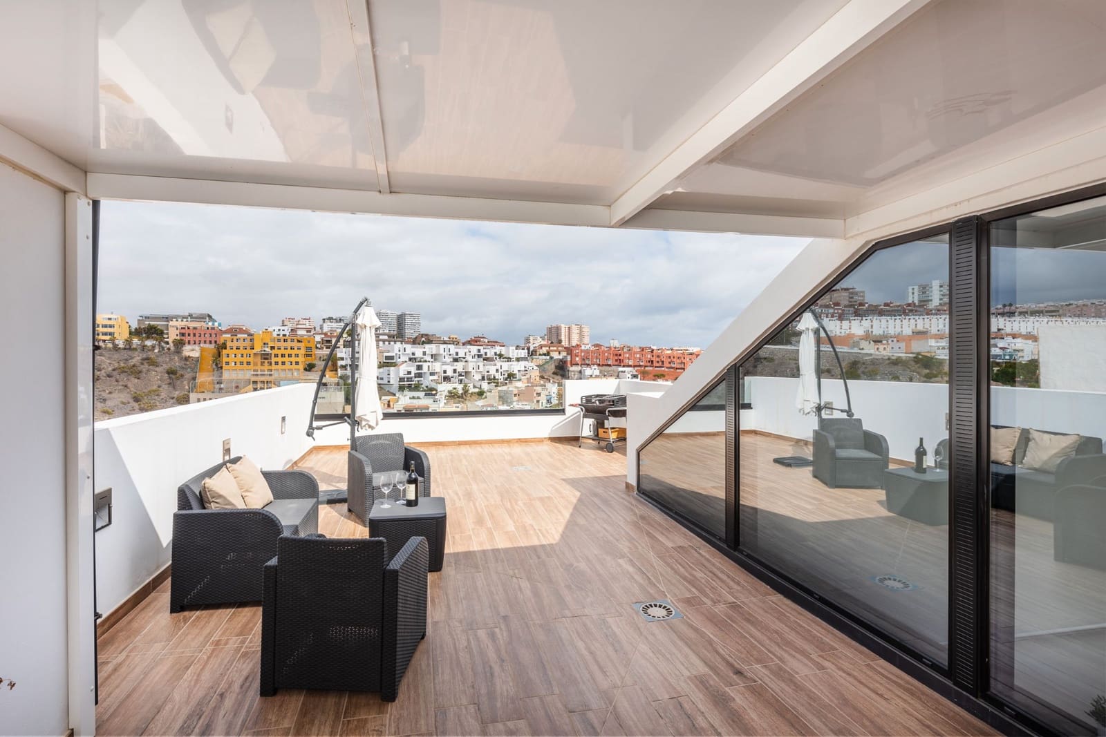 4 soveværelse Rækkehus til salg i Las Palmas de Gran Canaria med garage - € 680.000 (Ref: 8338560)