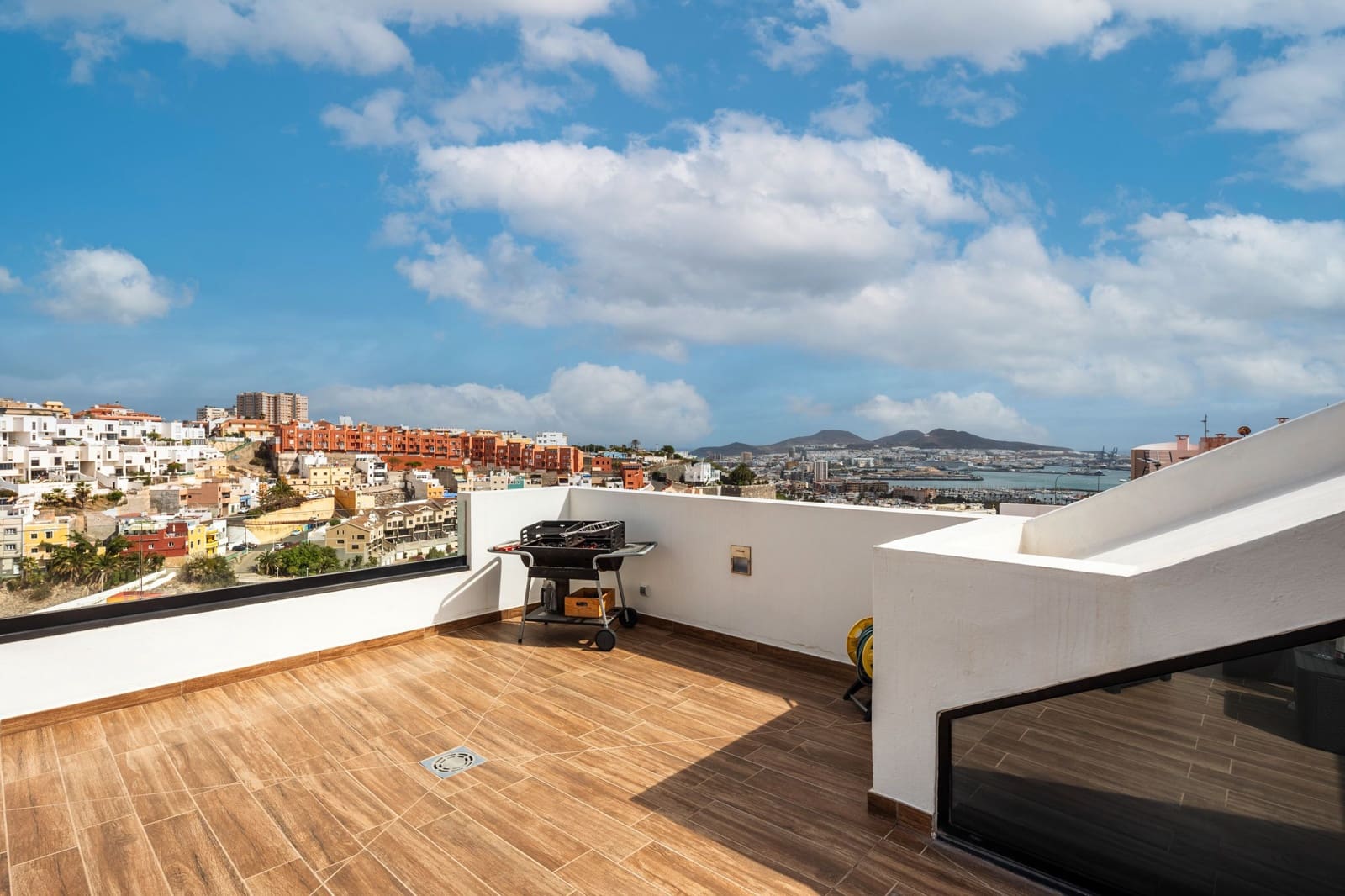 4 soveværelse Rækkehus til salg i Las Palmas de Gran Canaria med garage - € 680.000 (Ref: 8338560)