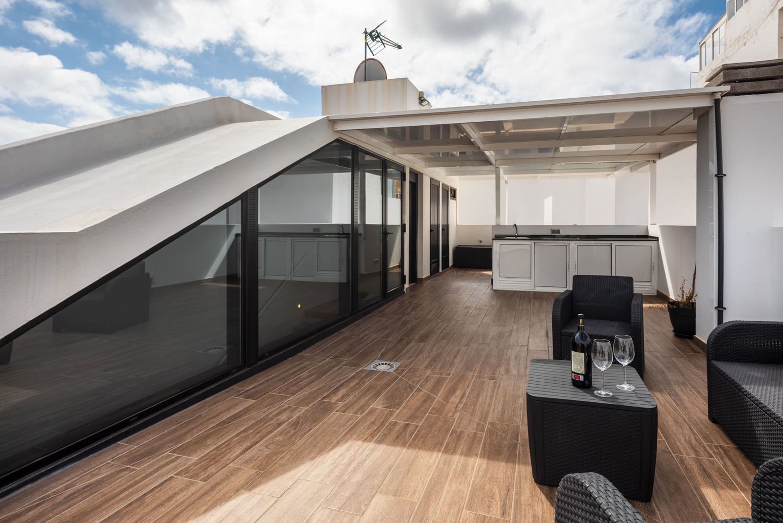 4 soveværelse Rækkehus til salg i Las Palmas de Gran Canaria med garage - € 680.000 (Ref: 8338560)