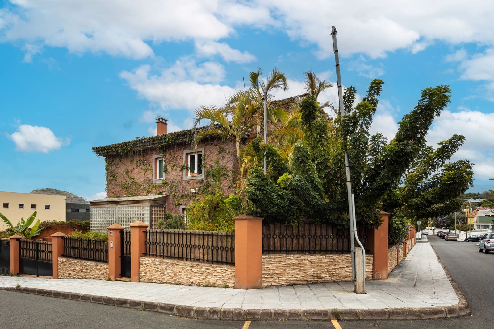 4 soveværelse Villa til salg i Las Palmas de Gran Canaria med garage - € 1.190.000 (Ref: 8433859)