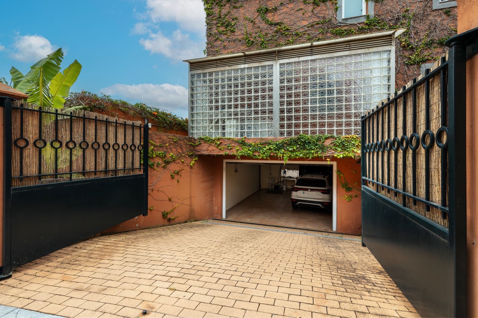 4 soveværelse Villa til salg i Las Palmas de Gran Canaria med garage - € 1.190.000 (Ref: 8433859)