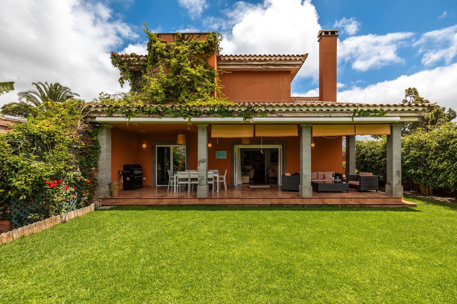 4 soveværelse Villa til salg i Las Palmas de Gran Canaria med garage - € 1.190.000 (Ref: 8433859)