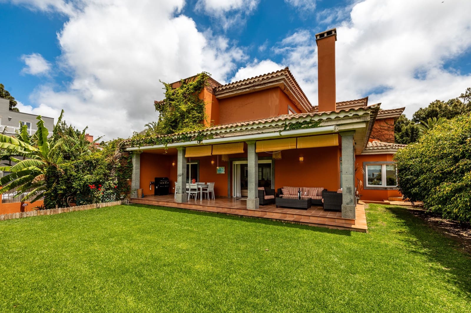 4 soveværelse Villa til salg i Las Palmas de Gran Canaria med garage - € 1.190.000 (Ref: 8433859)