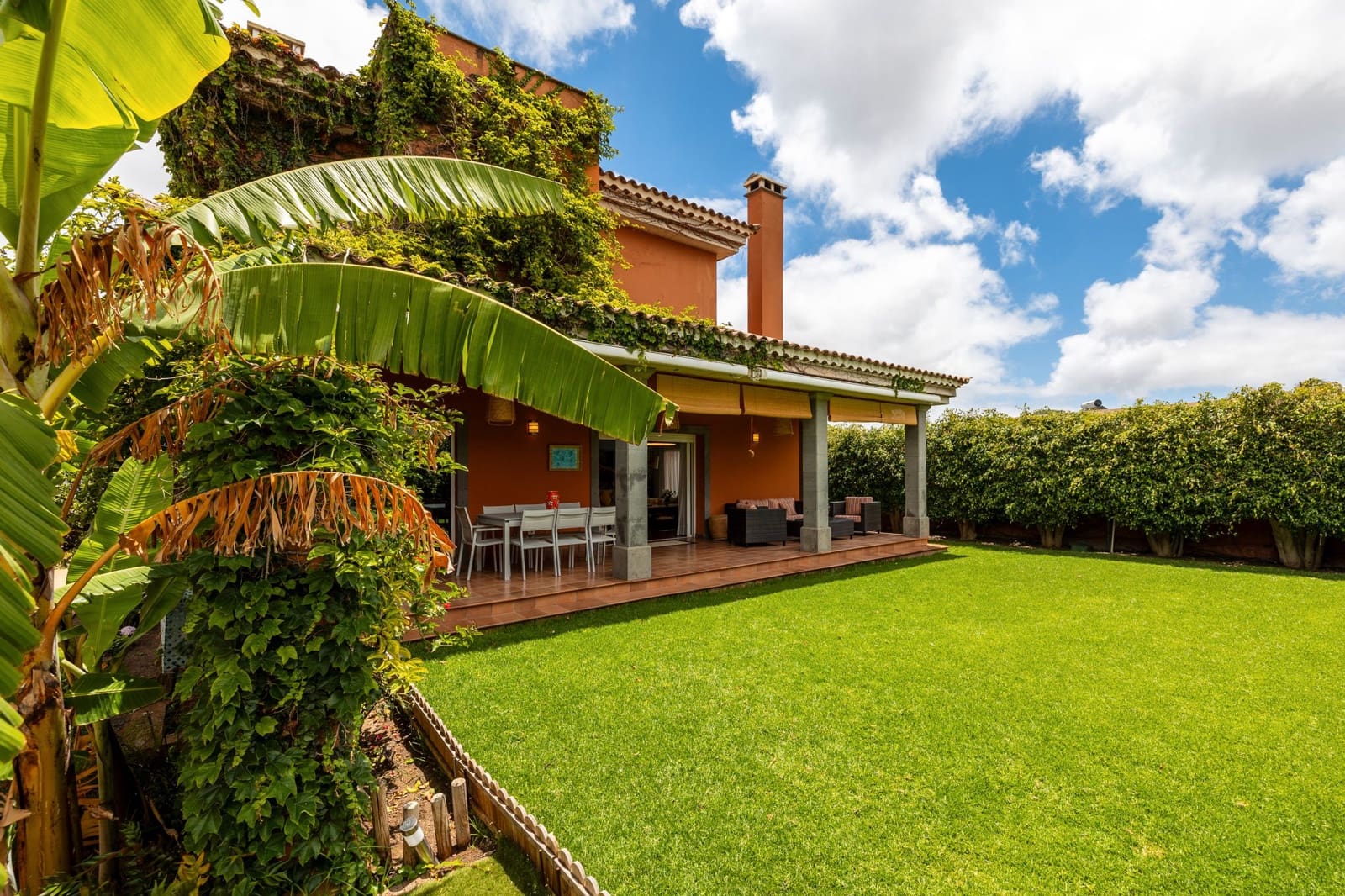 4 soveværelse Villa til salg i Las Palmas de Gran Canaria med garage - € 1.190.000 (Ref: 8433859)