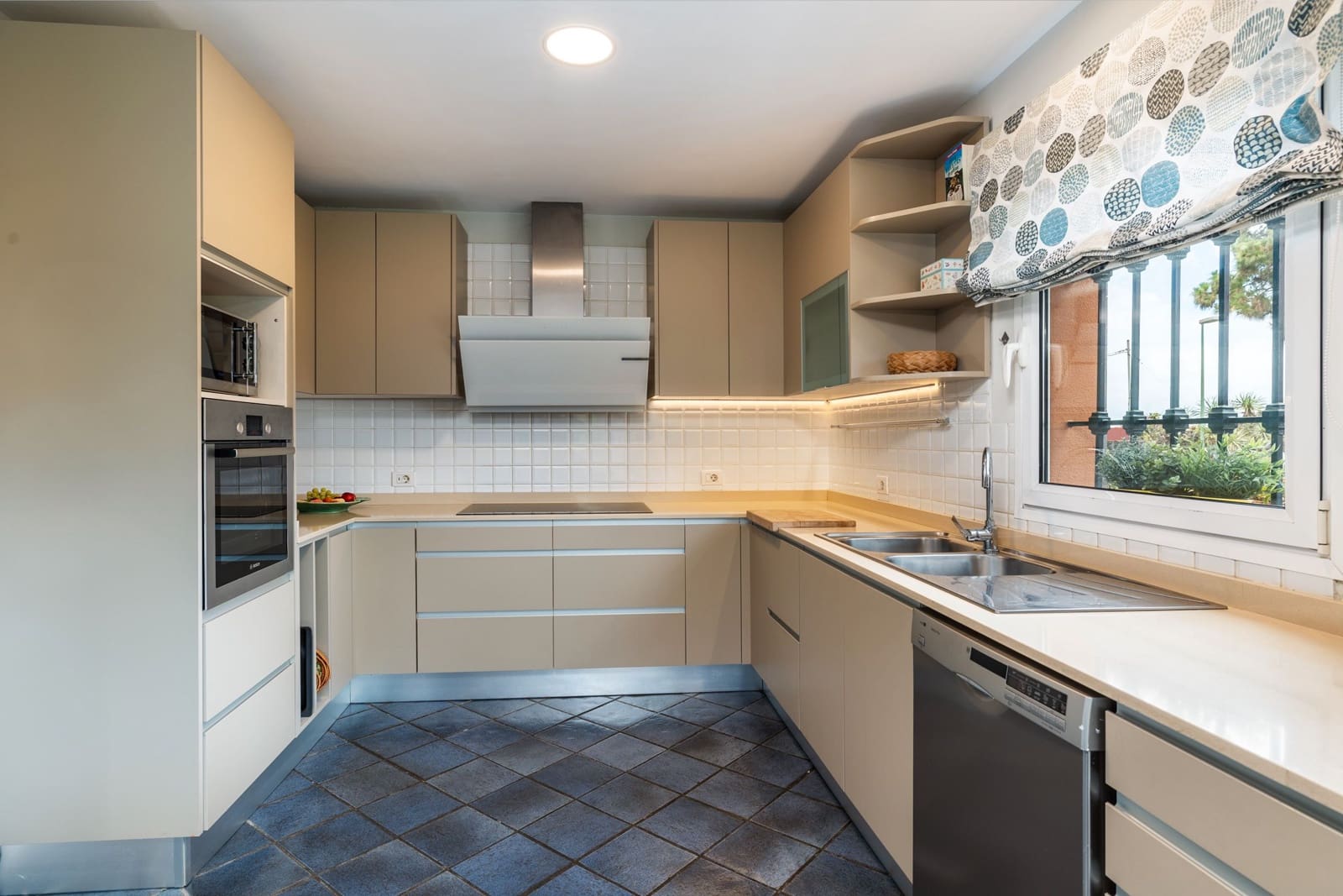 4 soveværelse Villa til salg i Las Palmas de Gran Canaria med garage - € 1.190.000 (Ref: 8433859)