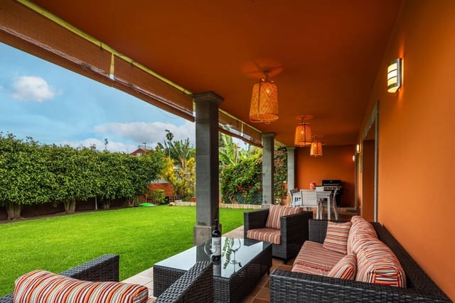 4 makuuhuone Huvila myytävänä paikassa Tafira, Las Palmas de Gran Canaria mukana 
autotalli - 1 190 000 € (Ref: 8433859)