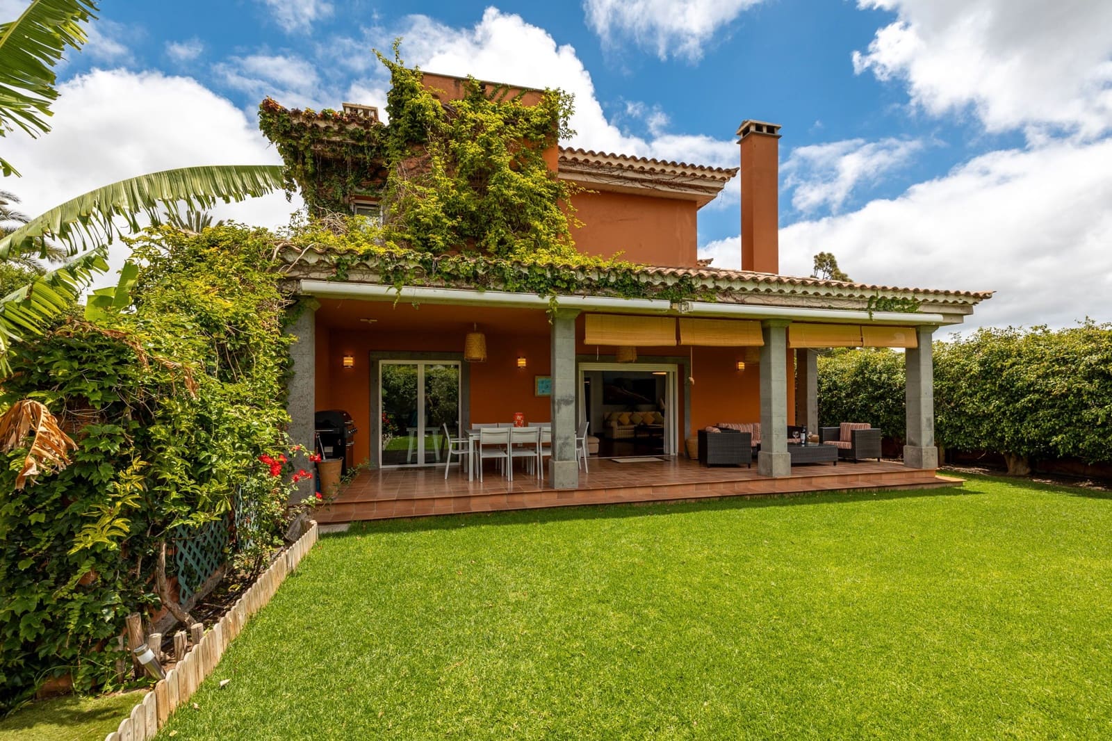 4 soveværelse Villa til salg i Las Palmas de Gran Canaria med garage - € 1.190.000 (Ref: 8433859)