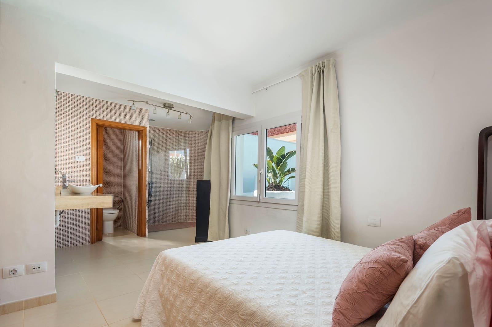 5 slaapkamer Villa te koop in Playa del Hombre met zwembad garage - € 1.665.000 (Ref: 8558100)