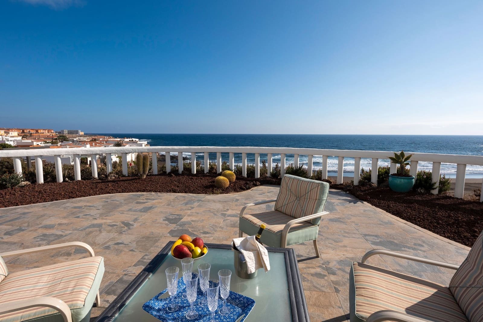 5 slaapkamer Villa te koop in Playa del Hombre met zwembad garage - € 1.665.000 (Ref: 8558100)