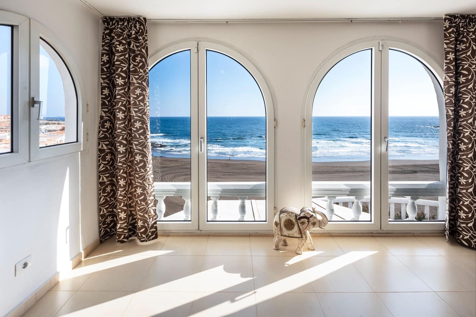 5 slaapkamer Villa te koop in Playa del Hombre met zwembad garage - € 1.665.000 (Ref: 8558100)