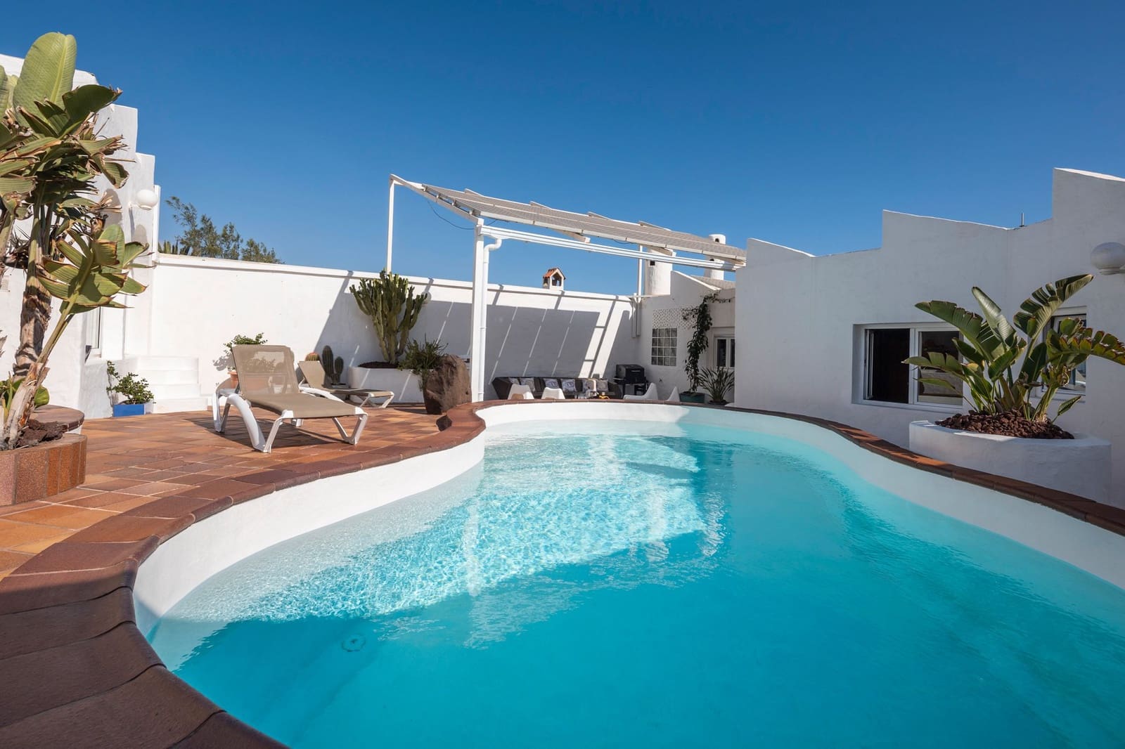 5 slaapkamer Villa te koop in Playa del Hombre met zwembad garage - € 1.665.000 (Ref: 8558100)
