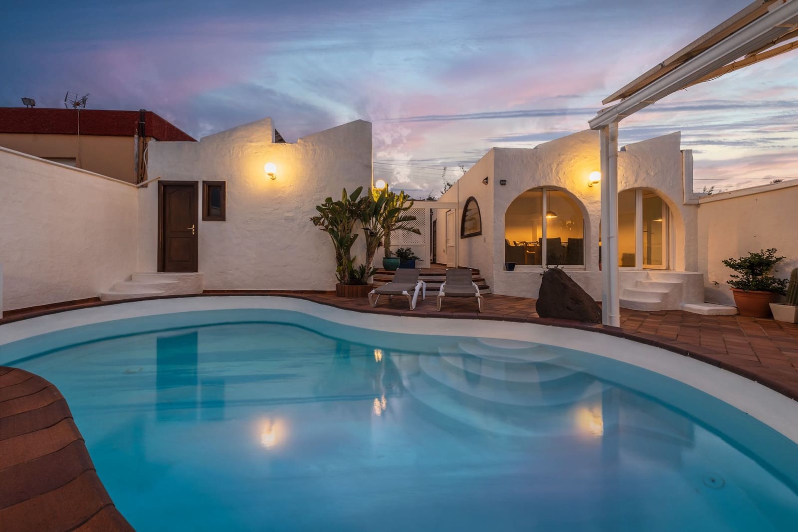 5 slaapkamer Villa te koop in Playa del Hombre met zwembad garage - € 1.665.000 (Ref: 8558100)