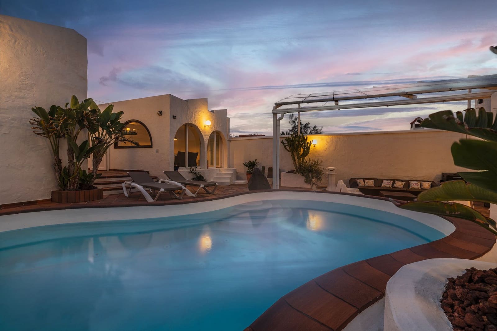 5 slaapkamer Villa te koop in Playa del Hombre met zwembad garage - € 1.665.000 (Ref: 8558100)