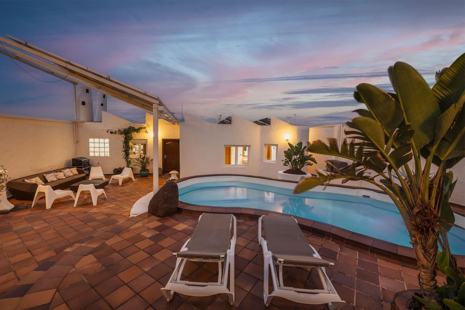 5 slaapkamer Villa te koop in Playa del Hombre met zwembad garage - € 1.665.000 (Ref: 8558100)