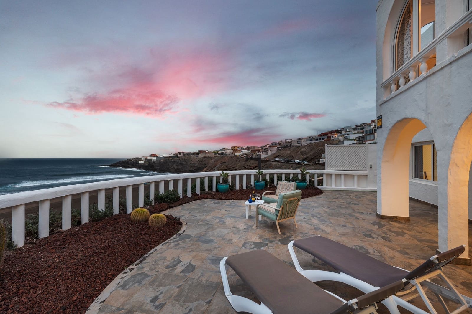 5 slaapkamer Villa te koop in Playa del Hombre met zwembad garage - € 1.665.000 (Ref: 8558100)