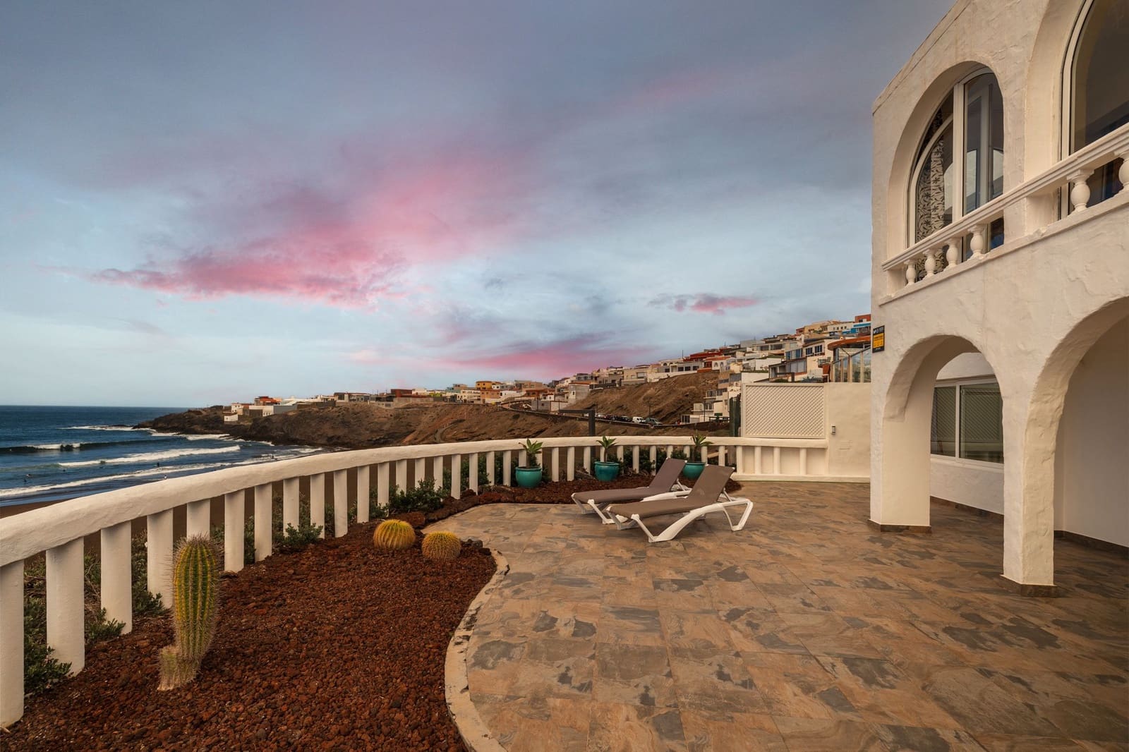 5 slaapkamer Villa te koop in Playa del Hombre met zwembad garage - € 1.665.000 (Ref: 8558100)