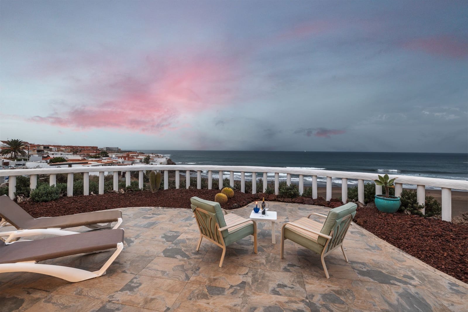 5 slaapkamer Villa te koop in Playa del Hombre met zwembad garage - € 1.665.000 (Ref: 8558100)