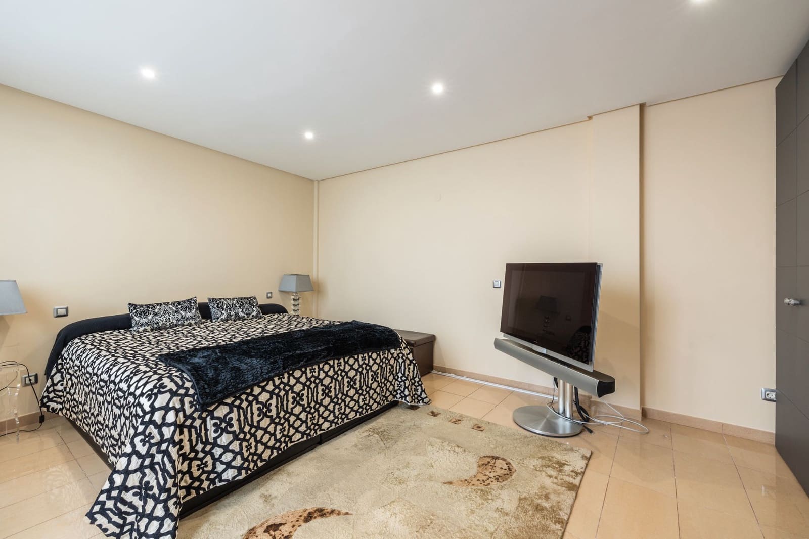 Kontor til salg i Las Palmas de Gran Canaria med garage - € 1.100.000 (Ref: 8894224)