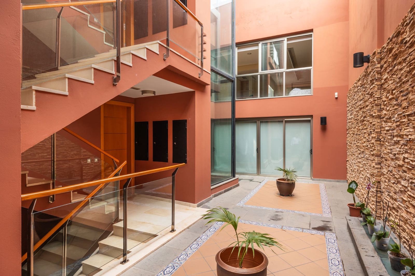 Kontor til salg i Las Palmas de Gran Canaria med garage - € 1.100.000 (Ref: 8894224)