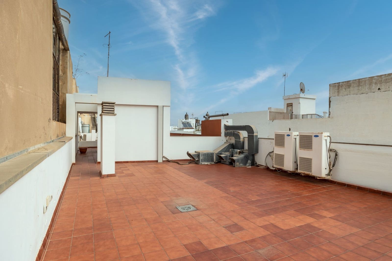 4 slaapkamer Kantoor te koop in Las Palmas de Gran Canaria met garage - € 1.100.000 (Ref: 8894225)