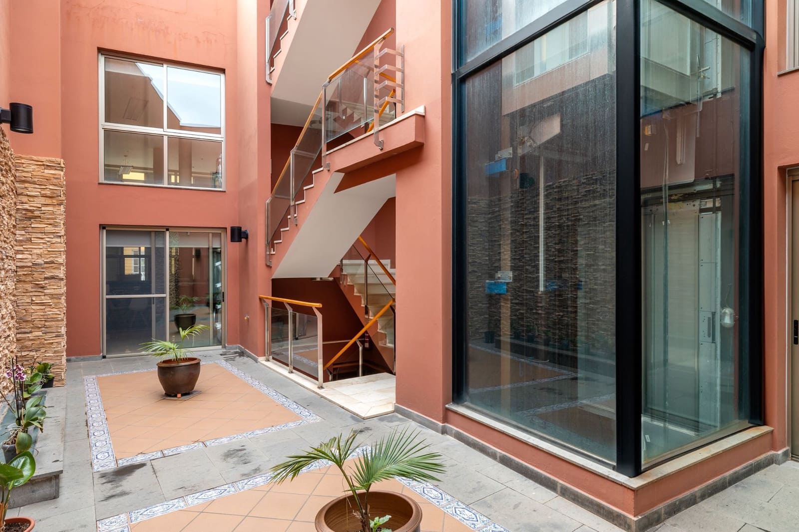 4 slaapkamer Kantoor te koop in Las Palmas de Gran Canaria met garage - € 1.100.000 (Ref: 8894225)