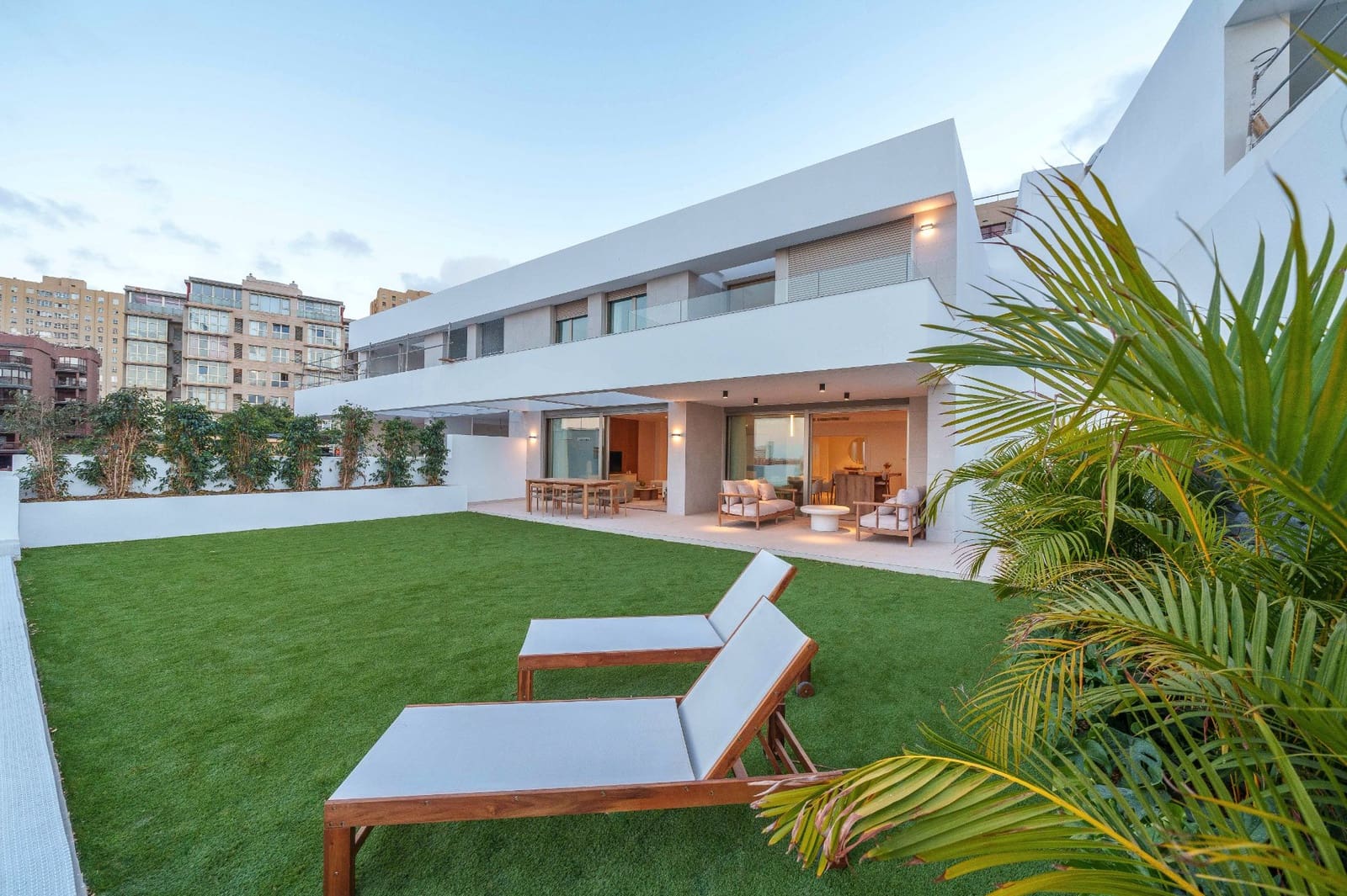 3 soveværelse Villa til salg i Las Palmas de Gran Canaria med swimmingpool garage - € 1.480.000 (Ref: 9057014)