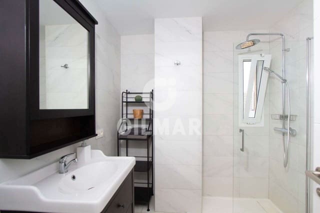 2 makuuhuone Huoneisto myytävänä paikassa Playa de las Americas, Arona mukana uima-altaan - 395 000 € (Ref: 9127439)