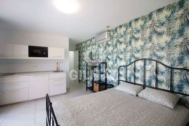 2 makuuhuone Huoneisto myytävänä paikassa Playa de las Americas, Arona mukana uima-altaan - 395 000 € (Ref: 9127439)