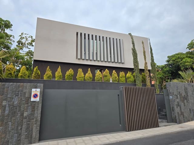 4 sovrum Villa till salu i La Caleta Adeje, Adeje med pool garage - 3 900 000 € (Ref: 9165377)