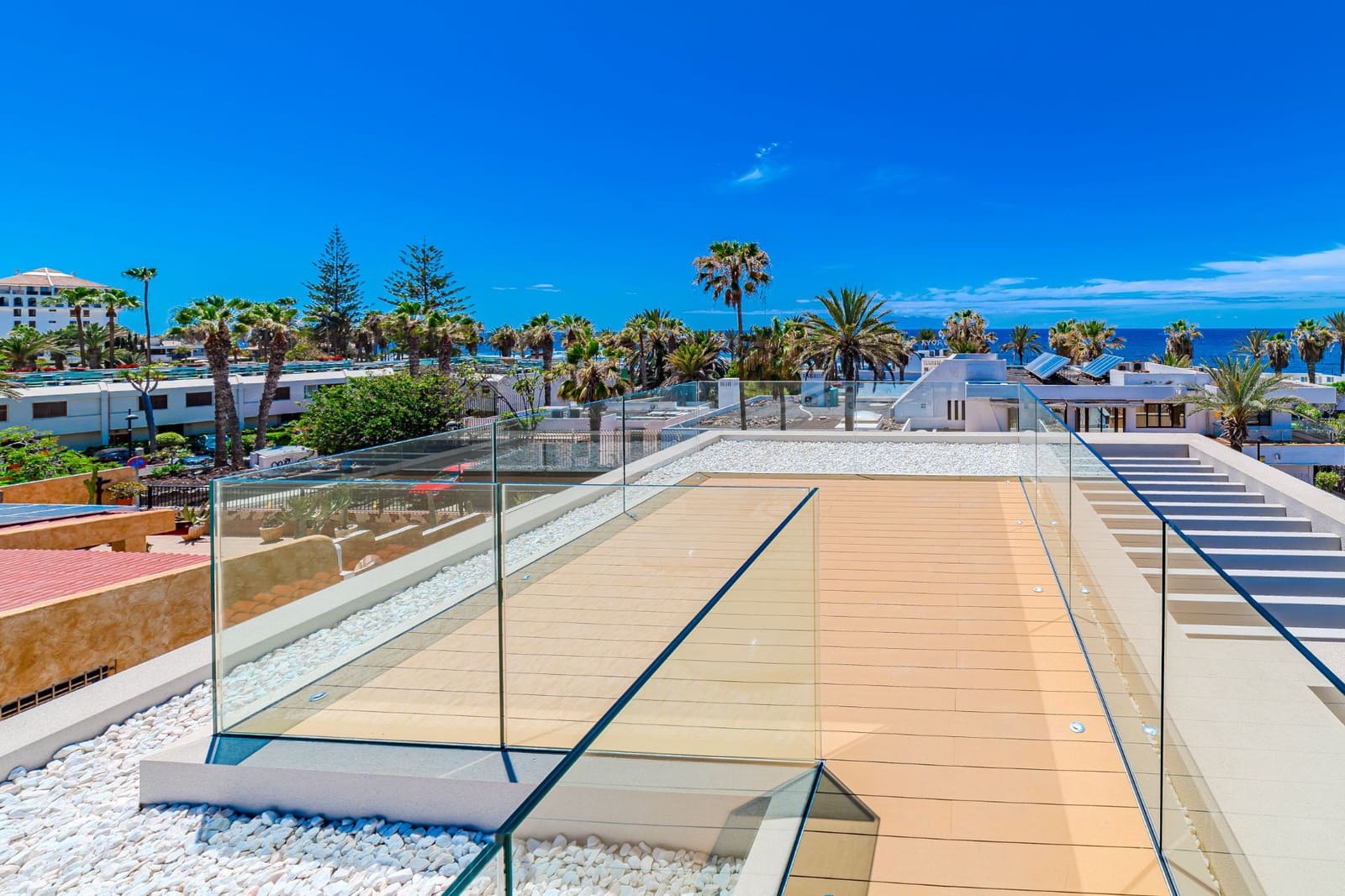 4 soveværelse Villa til salg i Arona med swimmingpool garage - € 3.250.000 (Ref: 9165380)