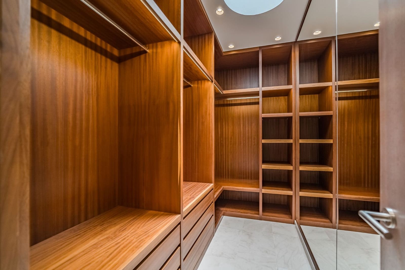 4 soveværelse Villa til salg i Arona med swimmingpool garage - € 3.250.000 (Ref: 9165380)