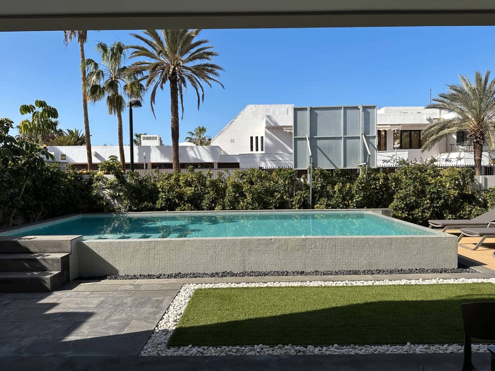 4 soveværelse Villa til salg i Arona med swimmingpool garage - € 3.250.000 (Ref: 9165380)