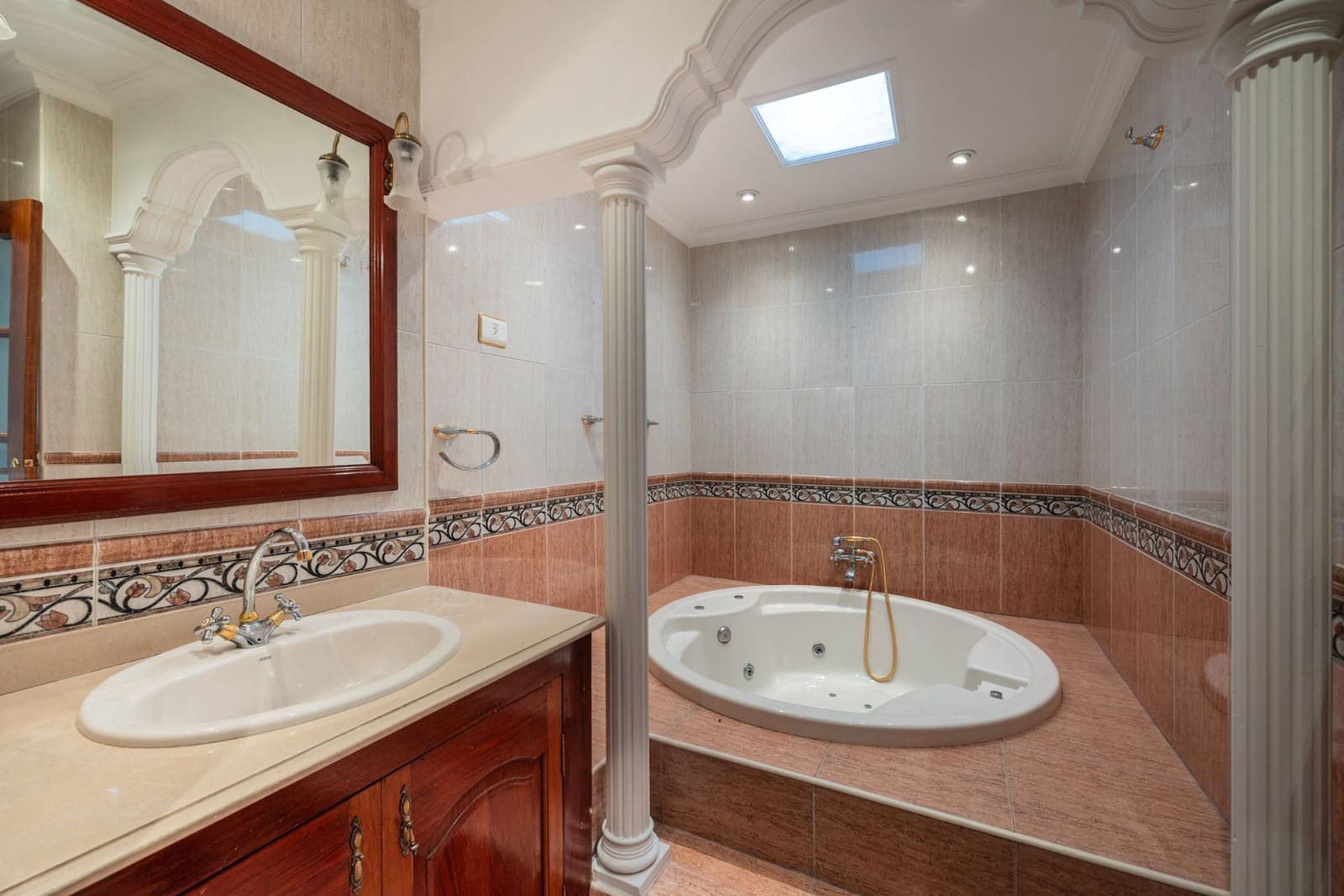 4 soveværelse Semi-Rækkehus til salg i Teror med garage - € 285.000 (Ref: 9193148)