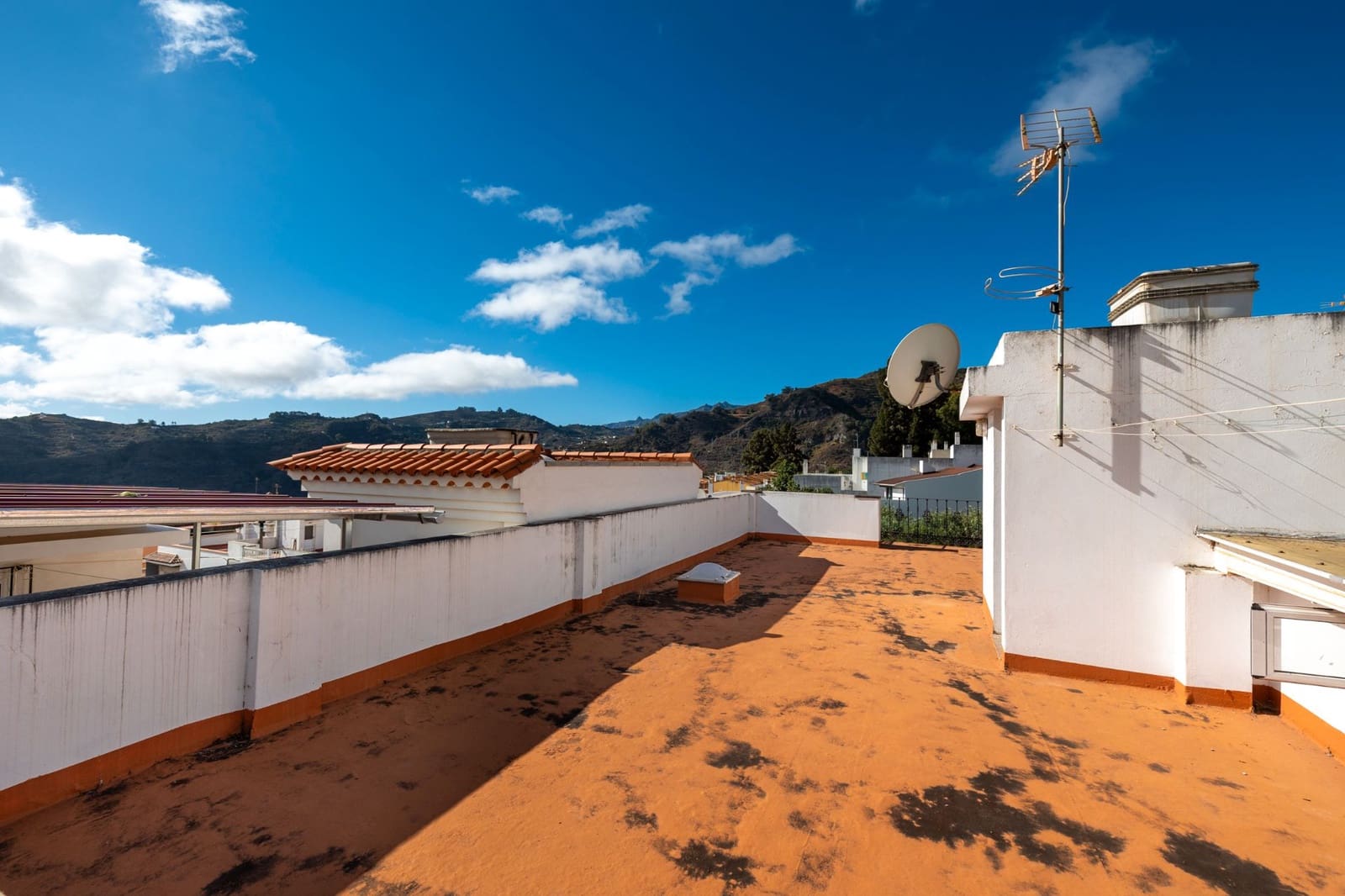 4 soveværelse Semi-Rækkehus til salg i Teror med garage - € 285.000 (Ref: 9193148)