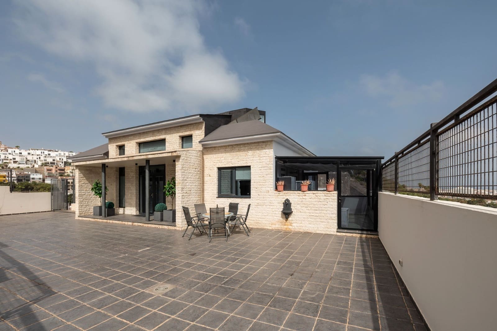 4 sovrum Villa till salu i Las Palmas de Gran Canaria med garage - 1 800 000 € (Ref: 9297948)