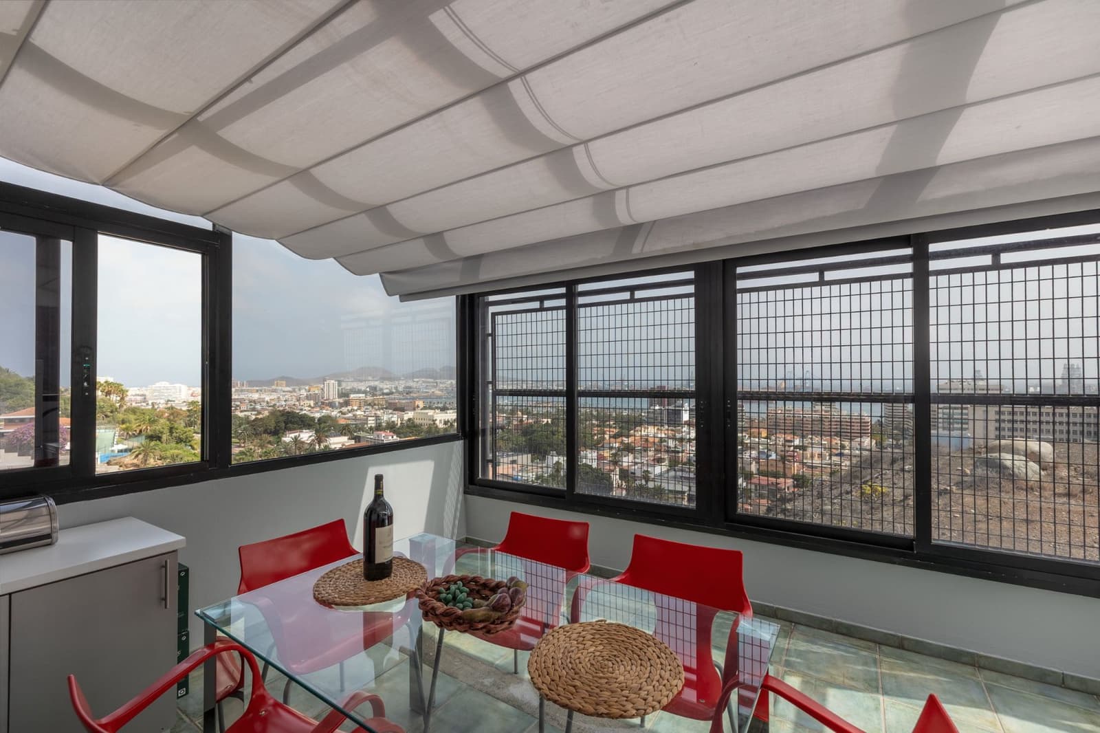 4 sovrum Villa till salu i Las Palmas de Gran Canaria med garage - 1 800 000 € (Ref: 9297948)