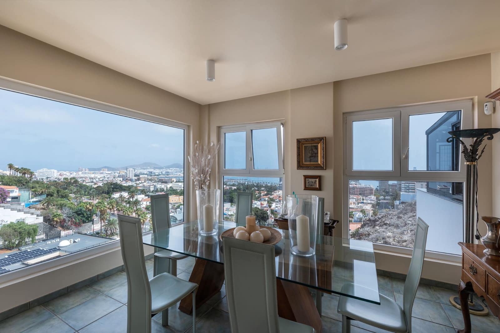 4 sovrum Villa till salu i Las Palmas de Gran Canaria med garage - 1 800 000 € (Ref: 9297948)