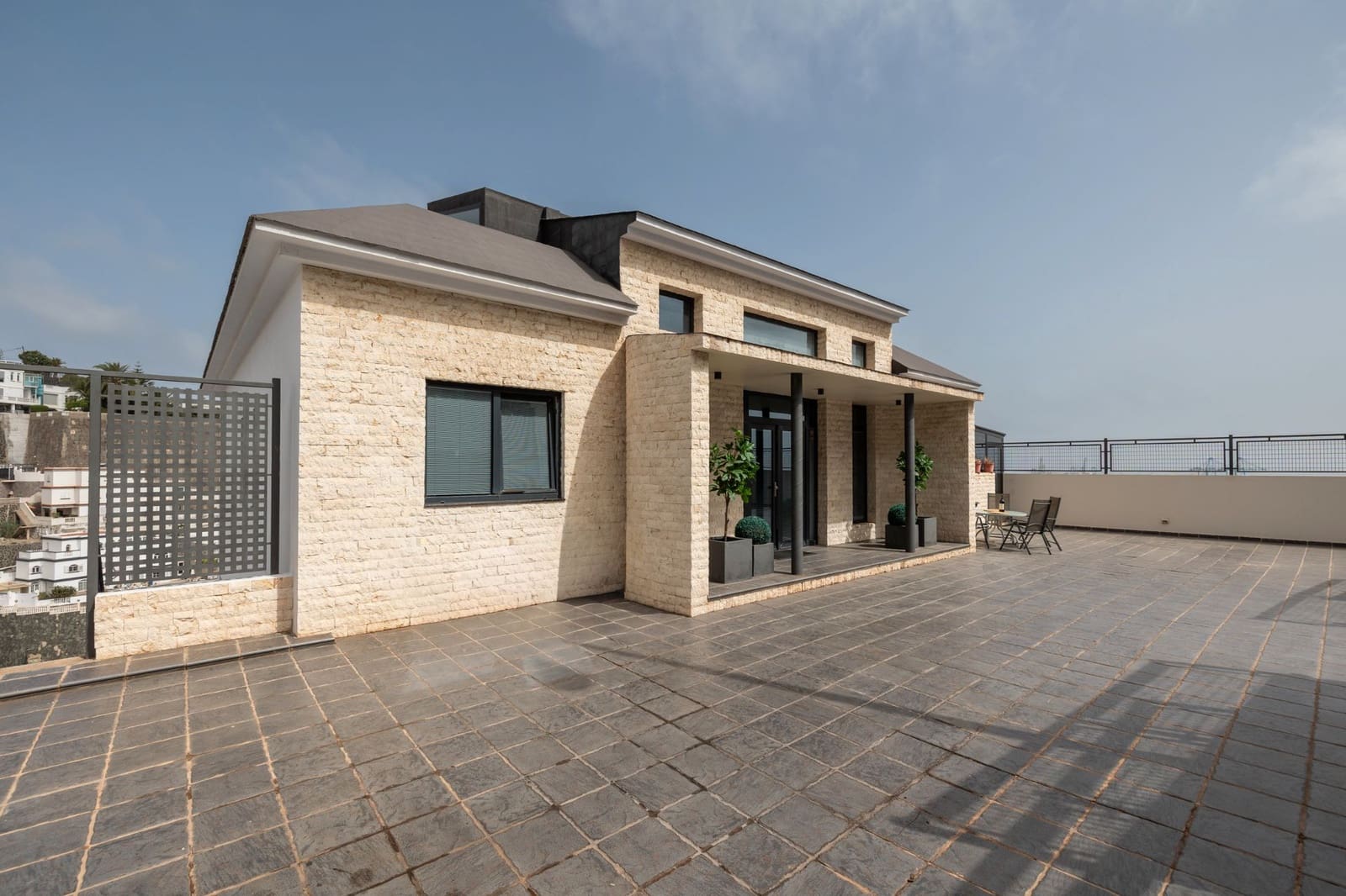 4 sovrum Villa till salu i Las Palmas de Gran Canaria med garage - 1 800 000 € (Ref: 9297948)