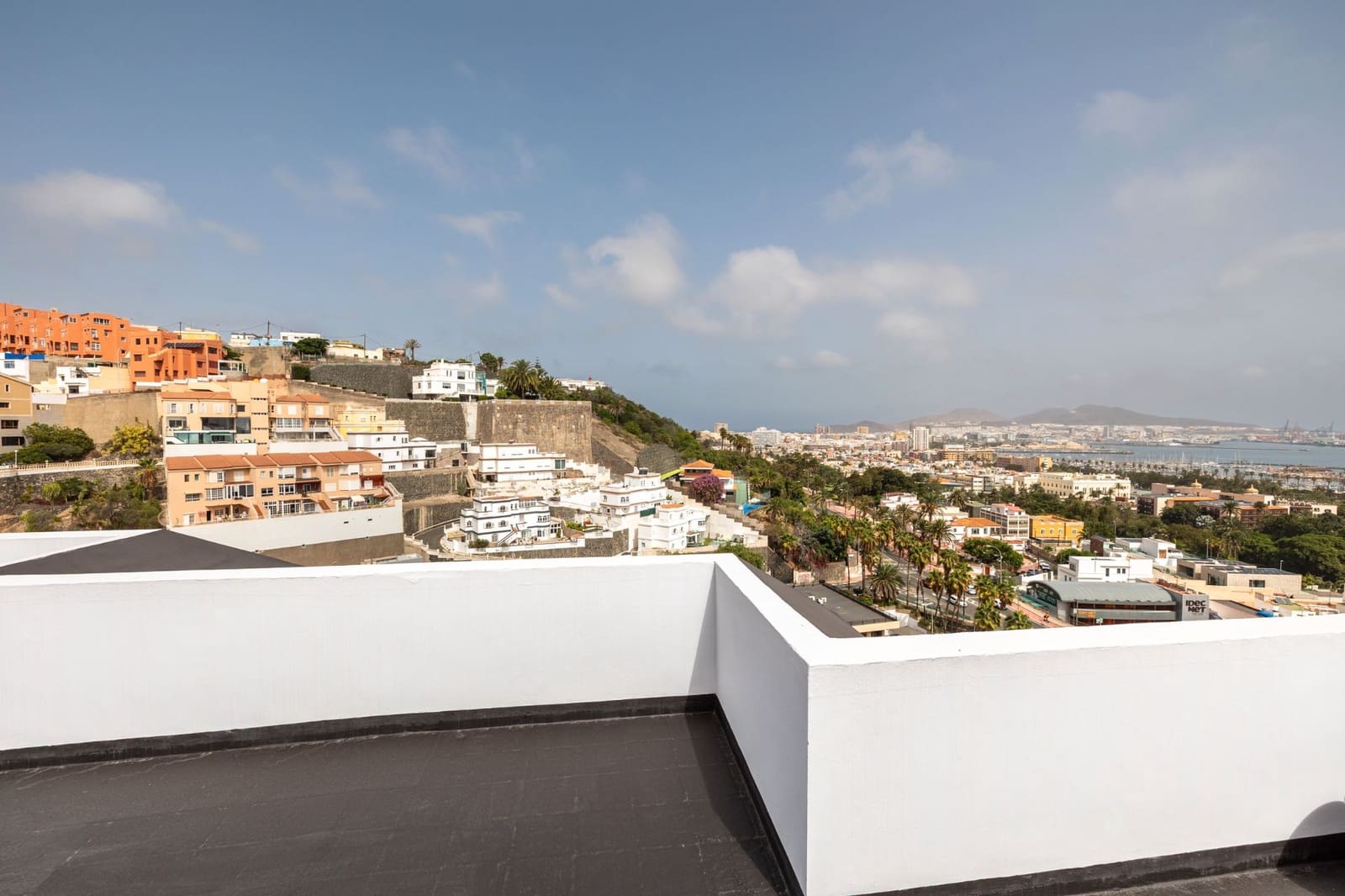 4 sovrum Villa till salu i Las Palmas de Gran Canaria med garage - 1 800 000 € (Ref: 9297948)