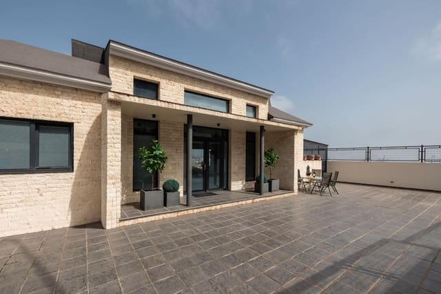 4 soverom Villa til salgs i Ciudad Jardín, Las Palmas de Gran Canaria med garasje - € 1 800 000 (Ref: 9297948)