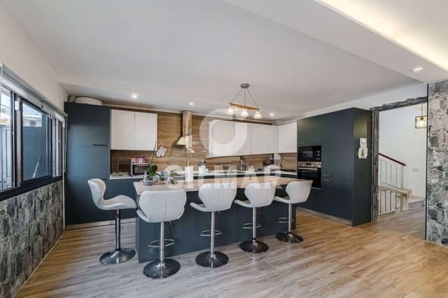 4 soverom Hus til salgs i Casco Urbano, Adeje med svømmebasseng - € 575 000 (Ref: 9319564)